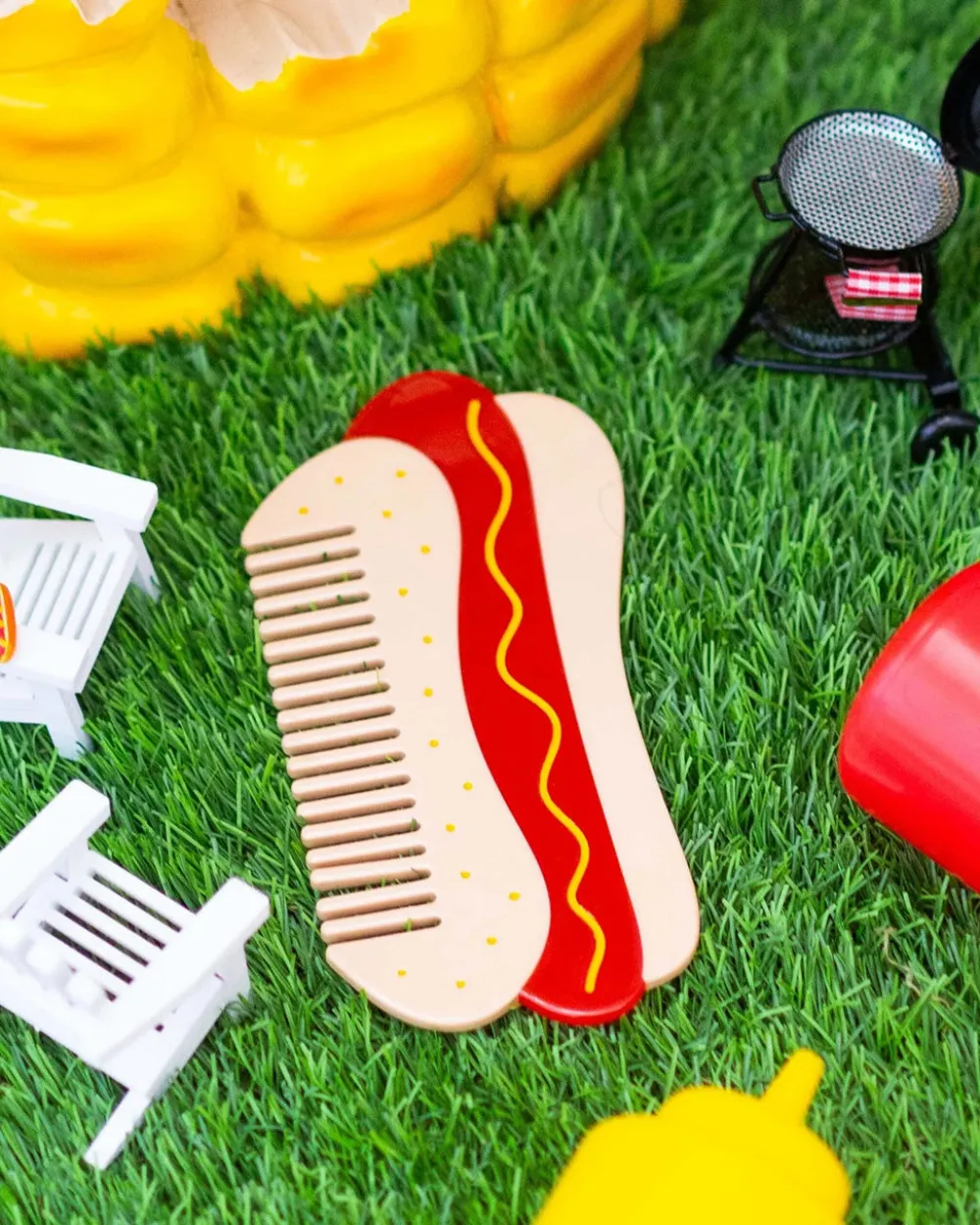 Jenny Lemons Hot Dog Comb^ Hats + Hair
